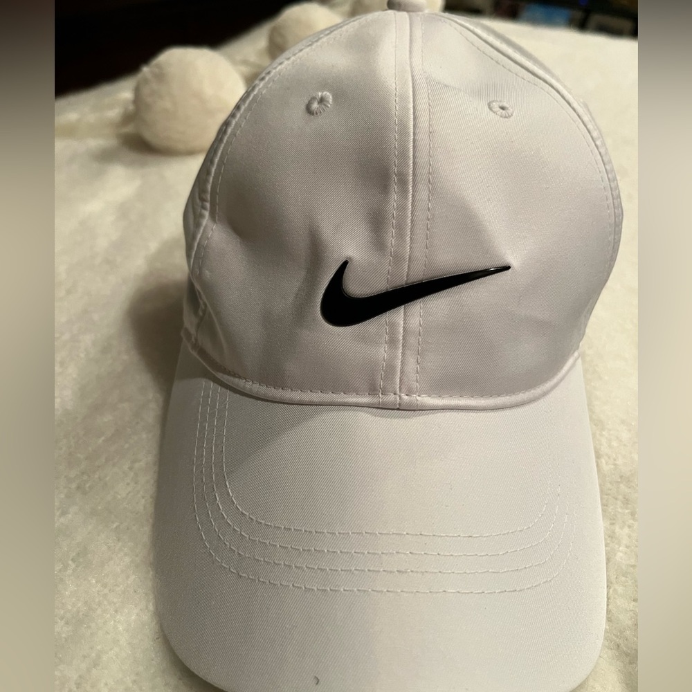 Nike white, adjustable, Cap